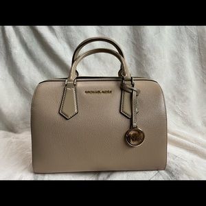 Tan Michael Kors Hayes Bag
